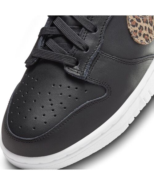 NIKE(ナイキ)の「ナイキ ダンク LOW SE ウィメンズシューズ / Nike Dunk Low SE <22.5-29cm 展開>(スニーカー・レディース・ホワイト/ブラック・23/24/25/26/27/28/29/28.5/25.5/26.5/27.5/22.5/24.5/23.5)」の8枚目の写真