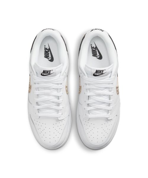 NIKE(ナイキ)の「ナイキ ダンク LOW SE ウィメンズシューズ / Nike Dunk Low SE <22.5-29cm 展開>(スニーカー・レディース・ホワイト/ブラック・23/24/25/26/27/28/29/28.5/25.5/26.5/27.5/22.5/24.5/23.5)」の12枚目の写真
