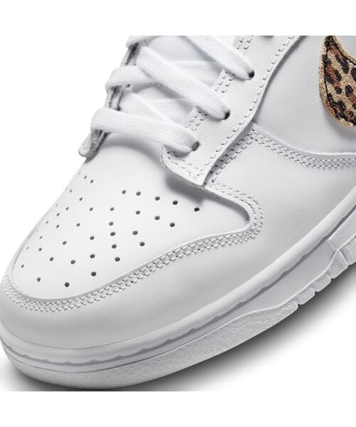 NIKE(ナイキ)の「ナイキ ダンク LOW SE ウィメンズシューズ / Nike Dunk Low SE <22.5-29cm 展開>(スニーカー・レディース・ホワイト/ブラック・23/24/25/26/27/28/29/28.5/25.5/26.5/27.5/22.5/24.5/23.5)」の15枚目の写真