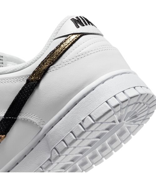 NIKE(ナイキ)の「ナイキ ダンク LOW SE ウィメンズシューズ / Nike Dunk Low SE <22.5-29cm 展開>(スニーカー・レディース・ホワイト/ブラック・23/24/25/26/27/28/29/28.5/25.5/26.5/27.5/22.5/24.5/23.5)」の16枚目の写真