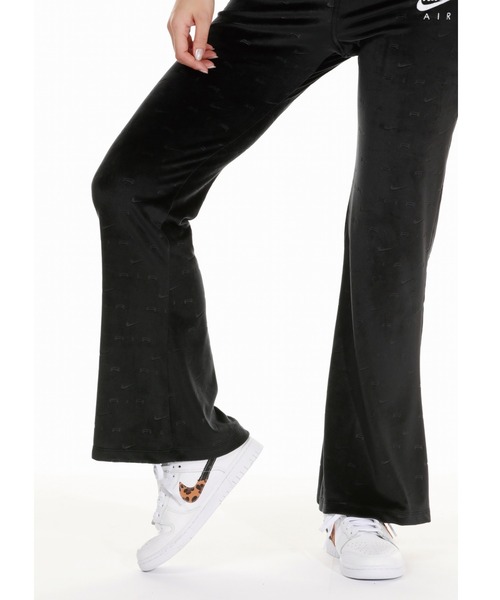 NIKE(ナイキ)の「ナイキ ダンク LOW SE ウィメンズシューズ / Nike Dunk Low SE <22.5-29cm 展開>(スニーカー・レディース・ホワイト/ブラック・23/24/25/26/27/28/29/28.5/25.5/26.5/27.5/22.5/24.5/23.5)」の17枚目の写真