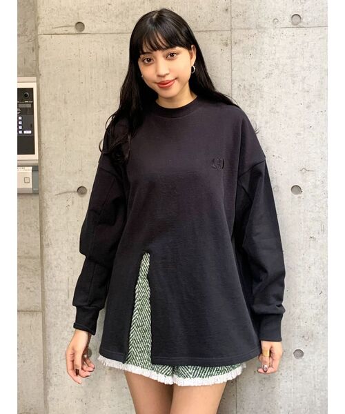 EMODA（エモダ）の「スリットロングプルオーバー（Tシャツ/カットソー・レディース・ホワイト/ブラック/ベージュ・FREE）」の4枚目の写真