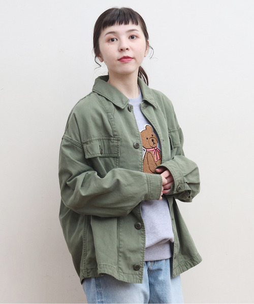 My Fav. CHILD WOMAN(マイファブチャイルドウーマン)の「綿ツイル 硫化染めBIGアーミージャケット(ミリタリージャケット・レディース・カーキ・FREE)」の2枚目の写真