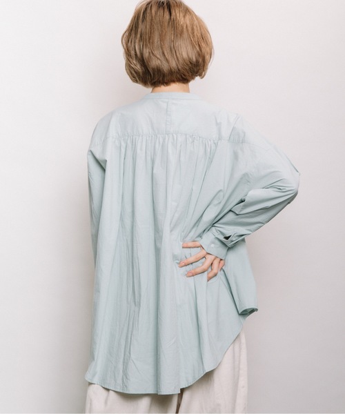 refinedworks（リファインドワークス）の「綿ローンギャザーBL（シャツ/ブラウス・レディース・グリーン/オフホワイト/ネイビー・FREE）」の8枚目の写真
