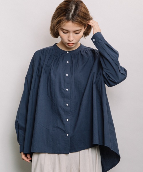 refinedworks（リファインドワークス）の「綿ローンギャザーBL（シャツ/ブラウス・レディース・グリーン/オフホワイト/ネイビー・FREE）」の11枚目の写真