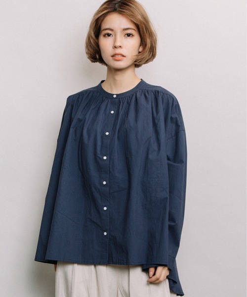 refinedworks（リファインドワークス）の「綿ローンギャザーBL（シャツ/ブラウス・レディース・グリーン/オフホワイト/ネイビー・FREE）」の15枚目の写真