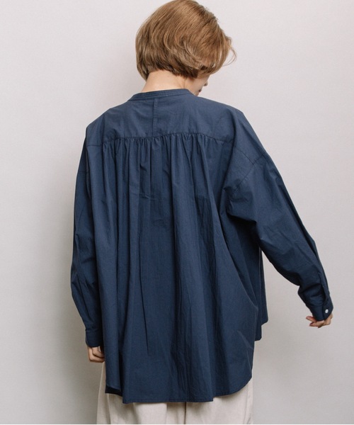 refinedworks（リファインドワークス）の「綿ローンギャザーBL（シャツ/ブラウス・レディース・グリーン/オフホワイト/ネイビー・FREE）」の16枚目の写真