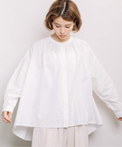 refinedworks（リファインドワークス）の「綿ローンギャザーBL（シャツ/ブラウス・レディース・グリーン/オフホワイト/ネイビー・FREE）」の17枚目の写真