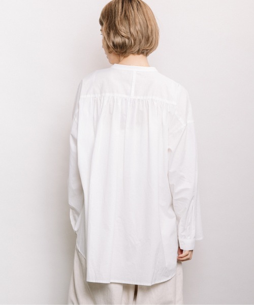 refinedworks（リファインドワークス）の「綿ローンギャザーBL（シャツ/ブラウス・レディース・グリーン/オフホワイト/ネイビー・FREE）」の20枚目の写真