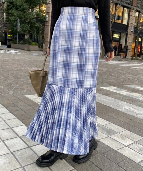 one after another NICE CLAUP(ワンアフターアナザーナイスクラップ)の「動くたびに素敵に揺れる。プリーツマーメイドスカート【S.Mサイズ】(スカート・レディース・アイボリー/モカ/ブルー系その他/ラベンダー・SMALL/MEDIUM)」の3枚目の写真