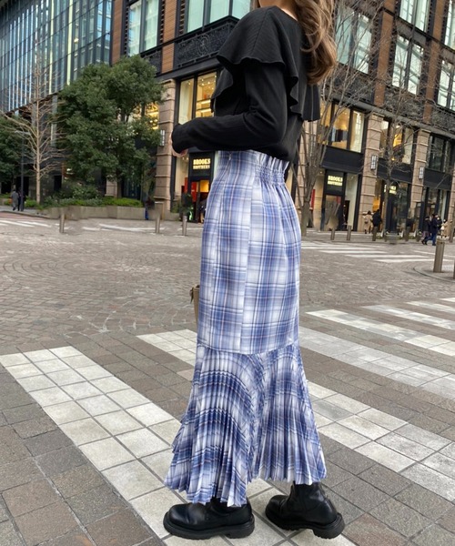 one after another NICE CLAUP(ワンアフターアナザーナイスクラップ)の「動くたびに素敵に揺れる。プリーツマーメイドスカート【S.Mサイズ】(スカート・レディース・アイボリー/モカ/ブルー系その他/ラベンダー・SMALL/MEDIUM)」の22枚目の写真