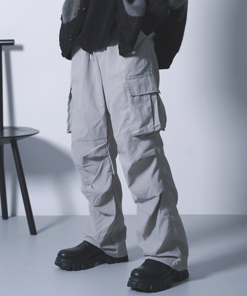 G.O.C（ジーオーシー）の「2WAY タック デザイン カーゴパンツ（カーゴパンツ・メンズ・ブラック/グレー/カーキ・MEDIUM/LARGE）」の3枚目の写真