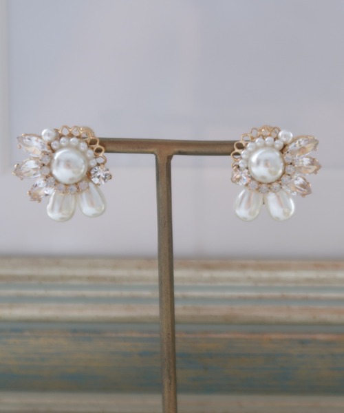 Placebo（プラシーボ）の「ガーデニアイヤリング（イヤリング・レディース・ベージュ・F）」の4枚目の写真