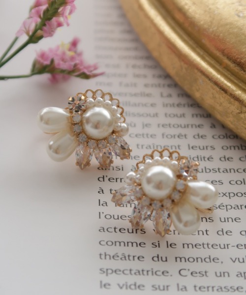 Placebo（プラシーボ）の「ガーデニアイヤリング（イヤリング・レディース・ベージュ・F）」の3枚目の写真