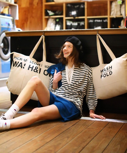 sara&cake（サラアンドケイク）の「キーネックサイドスリットオーバーサイズボーダーロングスリーブカットソー（Tシャツ/カットソー・レディース・ブラック/ブルー/オレンジ・FREE）」の2枚目の写真