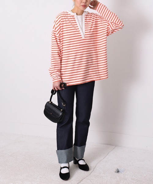 sara&cake（サラアンドケイク）の「キーネックサイドスリットオーバーサイズボーダーロングスリーブカットソー（Tシャツ/カットソー・レディース・ブラック/ブルー/オレンジ・FREE）」の6枚目の写真