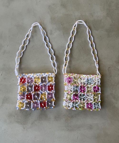 J1U by LA BELLE ETUDE（ジユウバイラベルエチュード）の「【CASSELINI】フラワービーズポシェット（ショルダーバッグ・レディース・レッド/ピンク・FREE）」の3枚目の写真