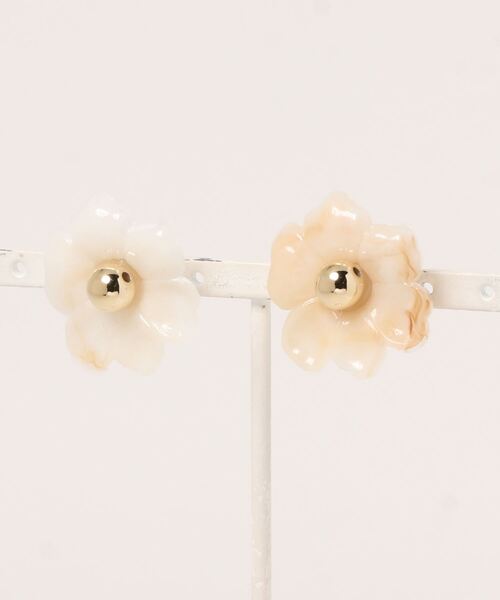 flower（フラワー）の「ピュアブルームイヤリング（イヤリング・レディース・アイボリー/ピンク・FREE）」の2枚目の写真