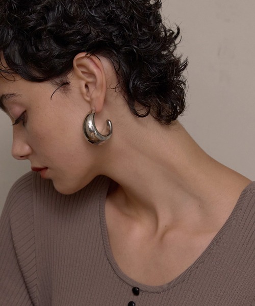 MIELI INVARIANT（ミエリインヴァリアント）の「Round Wide Form Pierce（ピアス（両耳用）・レディース・シルバー/ゴールド・FREE）」の2枚目の写真