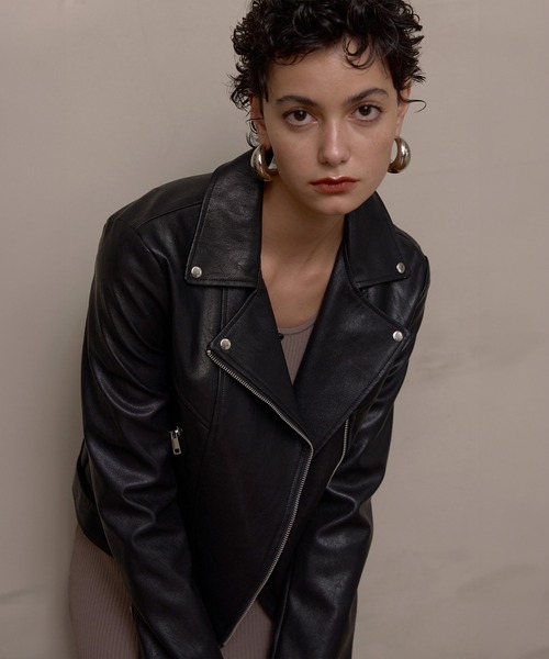 MIELI INVARIANT（ミエリインヴァリアント）の「Round Wide Form Pierce（ピアス（両耳用）・レディース・シルバー/ゴールド・FREE）」の20枚目の写真