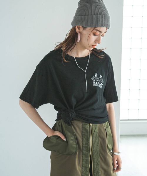 bohmal(ボマール)の「【@kanakoillustrator×bohmalコラボ】プリントTシャツ(Tシャツ/カットソー・レディース・ホワイト/ネイビー/ピンク/ホワイト系/ブラック系/ピンク系・MEDIUM/X-LARGE)」の1枚目の写真