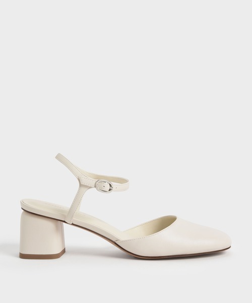 CHARLES & KEITH(チャールズ & キース)の「ラウンドトウ アンクルストラップパンプス / Round Toe Ankle-Strap Pumps(パンプス・レディース・ブラック/クリーム・22.5cm/23cm/23.5cm/24.5cm/25cm/25.5cm/22cm)」の2枚目の写真