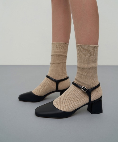 CHARLES & KEITH(チャールズ & キース)の「ラウンドトウ アンクルストラップパンプス / Round Toe Ankle-Strap Pumps(パンプス・レディース・ブラック/クリーム・22.5cm/23cm/23.5cm/24.5cm/25cm/25.5cm/22cm)」の8枚目の写真