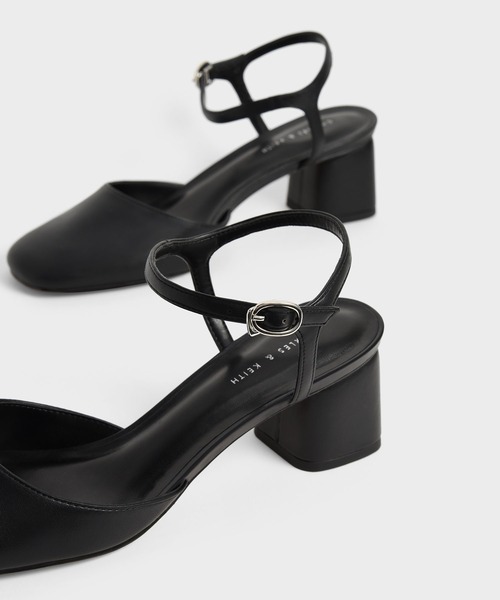 CHARLES & KEITH(チャールズ & キース)の「ラウンドトウ アンクルストラップパンプス / Round Toe Ankle-Strap Pumps(パンプス・レディース・ブラック/クリーム・22.5cm/23cm/23.5cm/24.5cm/25cm/25.5cm/22cm)」の11枚目の写真