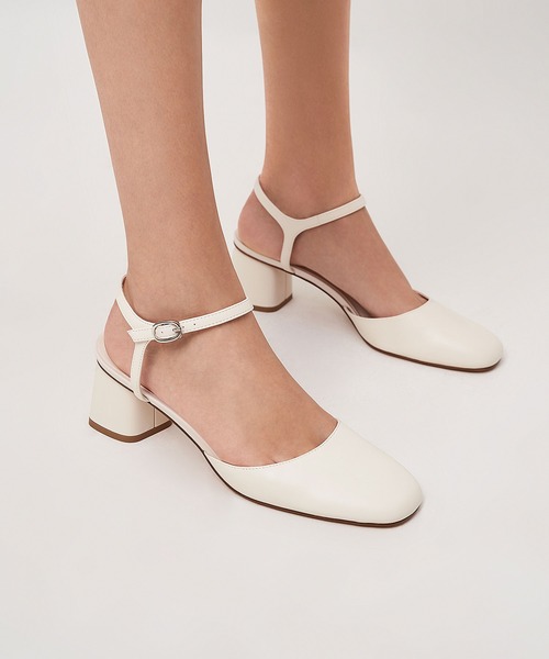 CHARLES & KEITH(チャールズ & キース)の「ラウンドトウ アンクルストラップパンプス / Round Toe Ankle-Strap Pumps(パンプス・レディース・ブラック/クリーム・22.5cm/23cm/23.5cm/24.5cm/25cm/25.5cm/22cm)」の15枚目の写真