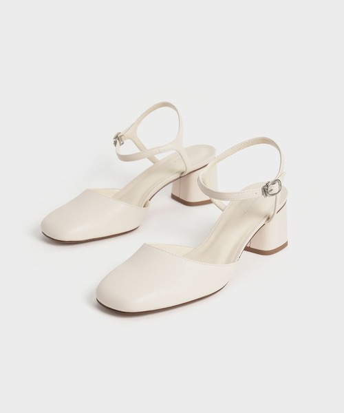 CHARLES & KEITH(チャールズ & キース)の「ラウンドトウ アンクルストラップパンプス / Round Toe Ankle-Strap Pumps(パンプス・レディース・ブラック/クリーム・22.5cm/23cm/23.5cm/24.5cm/25cm/25.5cm/22cm)」の16枚目の写真