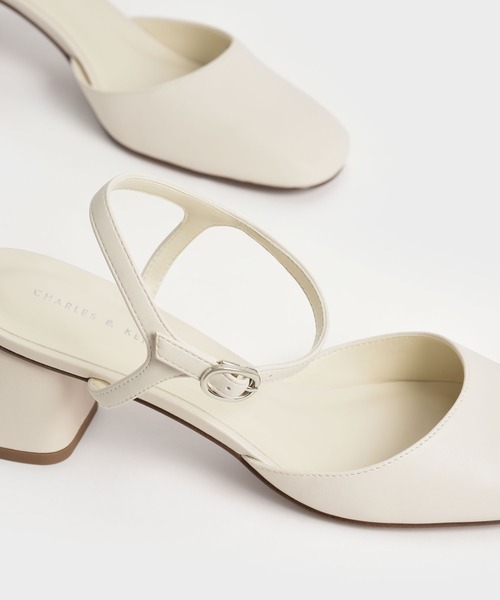 CHARLES & KEITH(チャールズ & キース)の「ラウンドトウ アンクルストラップパンプス / Round Toe Ankle-Strap Pumps(パンプス・レディース・ブラック/クリーム・22.5cm/23cm/23.5cm/24.5cm/25cm/25.5cm/22cm)」の6枚目の写真