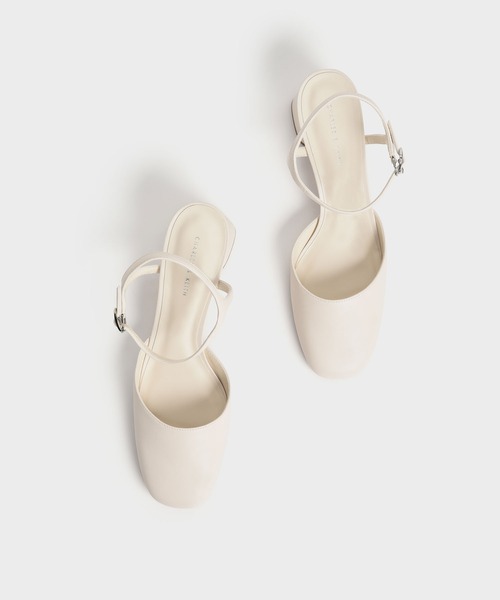 CHARLES & KEITH(チャールズ & キース)の「ラウンドトウ アンクルストラップパンプス / Round Toe Ankle-Strap Pumps(パンプス・レディース・ブラック/クリーム・22.5cm/23cm/23.5cm/24.5cm/25cm/25.5cm/22cm)」の3枚目の写真