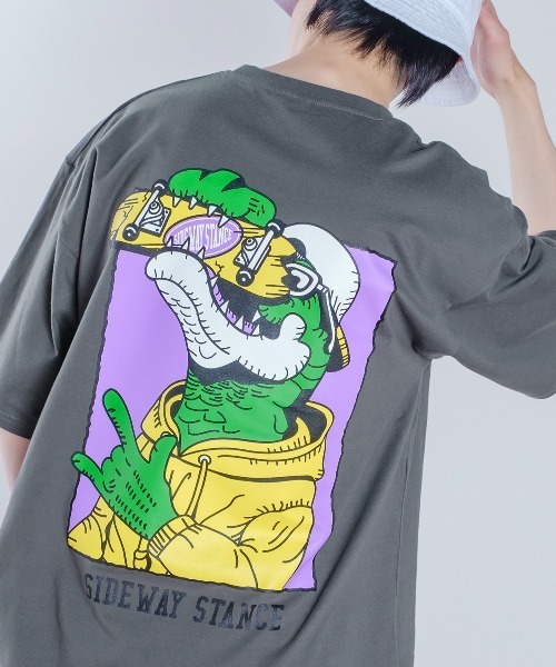 SIDEWAY STANCE（サイドウェイスタンス）の「【SIDEWAY STANCE】オリジナルグラフィティ プリント 半袖Tシャツ（Tシャツ/カットソー・メンズ・グリーン/グレー系その他5/イエロー系その他/ホワイト系その他3/ホワイト系その他2/グレー系その他2/ホワイト系その他/ホワイト系その他4/イエロー系その他2/グレー系その他4/グレー/グレー系その他3/ピンク/ピンク系その他/イエロー/グリーン系その他2/ブラック系その他4/ブラック系その他/ベージュ/ブラック系その他2/グレー系その他/ブルー/グリーン系その他4/グリーン系その他3/ブラック/ブルー系その他/ホワイト/グリーン系その他/ブラック系その他3/ブラック系その他5/グリーン系その他5/グレー系その他6/ブルー系その他2/イエロー系その他3/ホワイト系その他5・LARGE/X-LARGE/MEDIUM）」の15枚目の写真