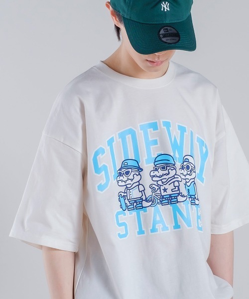 SIDEWAY STANCE（サイドウェイスタンス）の「【SIDEWAY STANCE】オリジナルグラフィティ プリント 半袖Tシャツ（Tシャツ/カットソー・メンズ・グリーン/グレー系その他5/イエロー系その他/ホワイト系その他3/ホワイト系その他2/グレー系その他2/ホワイト系その他/ホワイト系その他4/イエロー系その他2/グレー系その他4/グレー/グレー系その他3/ピンク/ピンク系その他/イエロー/グリーン系その他2/ブラック系その他4/ブラック系その他/ベージュ/ブラック系その他2/グレー系その他/ブルー/グリーン系その他4/グリーン系その他3/ブラック/ブルー系その他/ホワイト/グリーン系その他/ブラック系その他3/ブラック系その他5/グリーン系その他5/グレー系その他6/ブルー系その他2/イエロー系その他3/ホワイト系その他5・LARGE/X-LARGE/MEDIUM）」の2枚目の写真