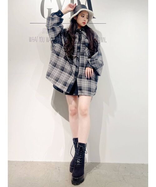 GYDA（ジェイダ）の「フェイクレザードッキングCHECKシャツ（シャツ/ブラウス・レディース・ベージュ/グレー・FREE）」の10枚目の写真