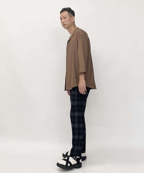 a.v.v（アーヴェヴェ）の「8分袖スタンドカラーシャツ（シャツ/ブラウス・メンズ・チャコールグレー/ライトブラウン・46/48/50）」の21枚目の写真