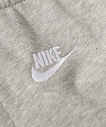 NIKE　ナイキ　クロップド丈　ワンポイント　刺繍　ロゴ　スウェット　大人気 NIKE（ナイキ）の「【NIKE/ナイキ】Futuraロゴ刺繍 ワンポイント