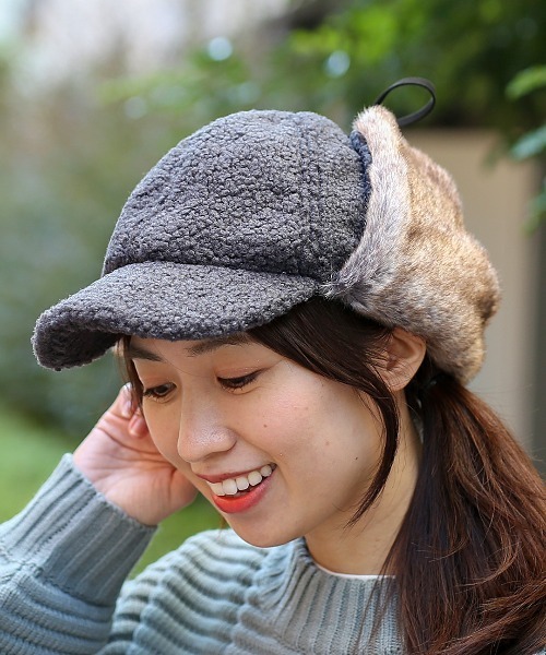 チチカカ（チチカカ）の「ボア×フェイクファーフライトキャップ（キャップ・レディース・キャメル/カーキ/チャコールグレー・FREE）」の2枚目の写真