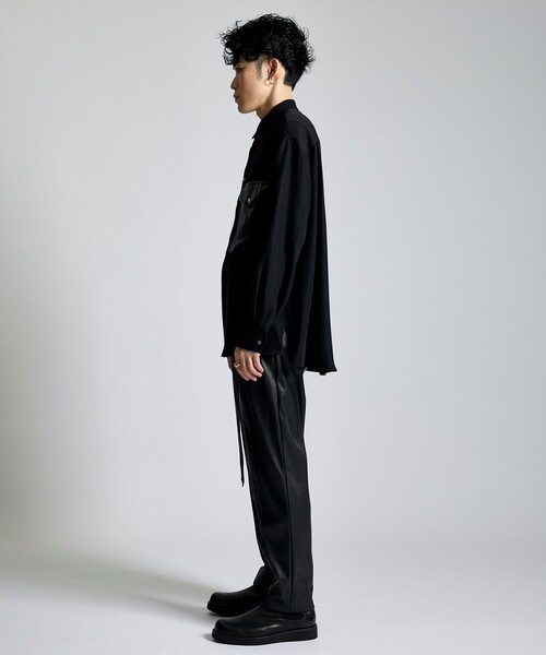 CULLNI（クルニ）の「STUDIOUS別注 DOUBLE POCKET SHIRT ROYAL LEATHER（シャツ/ブラウス・メンズ・ブラック/モカ・1/2）」の11枚目の写真