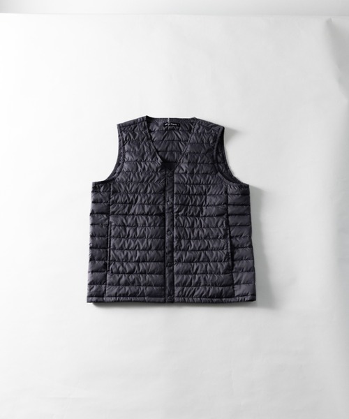 NYLAUS(ナイラス)の「Vネック インナーライトダウンベスト(ダウンベスト・メンズ・ブラック/ネイビー/カーキ/キャメル/チャコール/ボルドー/グレー・LL/M/L/S)」の4枚目の写真