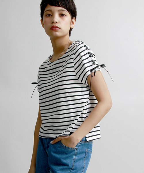 WEGO（ウィゴー）の「WEGO/レースアップTシャツ（Tシャツ/カットソー・レディース・オフホワイト/ホワイト系その他/ブラック/ブルー系その他/カーキ・FREE）」の2枚目の写真
