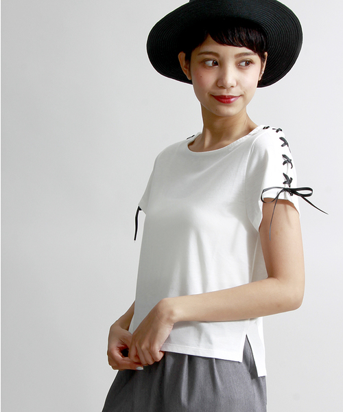 WEGO（ウィゴー）の「WEGO/レースアップTシャツ（Tシャツ/カットソー・レディース・オフホワイト/ホワイト系その他/ブラック/ブルー系その他/カーキ・FREE）」の1枚目の写真
