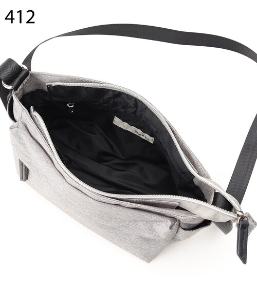 SHOO・LA・RUE（シューラルー）の「◆【撥水】ポケットショルダー（ショルダーバッグ・レディース・ブラック/カーキ/ブラック系3/グレー系3・00）」の5枚目の写真