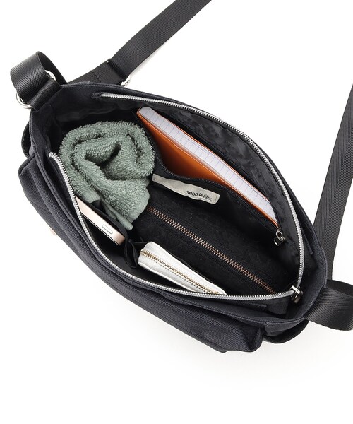 SHOO・LA・RUE（シューラルー）の「◆【撥水】ポケットショルダー（ショルダーバッグ・レディース・ブラック/カーキ/ブラック系3/グレー系3・00）」の12枚目の写真