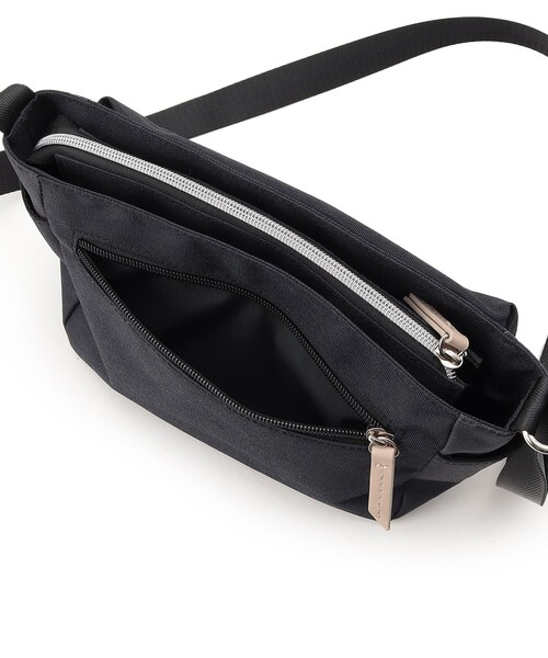 SHOO・LA・RUE（シューラルー）の「◆【撥水】ポケットショルダー（ショルダーバッグ・レディース・ブラック/カーキ/ブラック系3/グレー系3・00）」の8枚目の写真