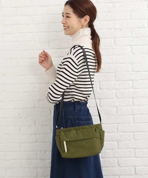 SHOO・LA・RUE（シューラルー）の「◆【撥水】ポケットショルダー（ショルダーバッグ・レディース・ブラック/カーキ/ブラック系3/グレー系3・00）」の17枚目の写真