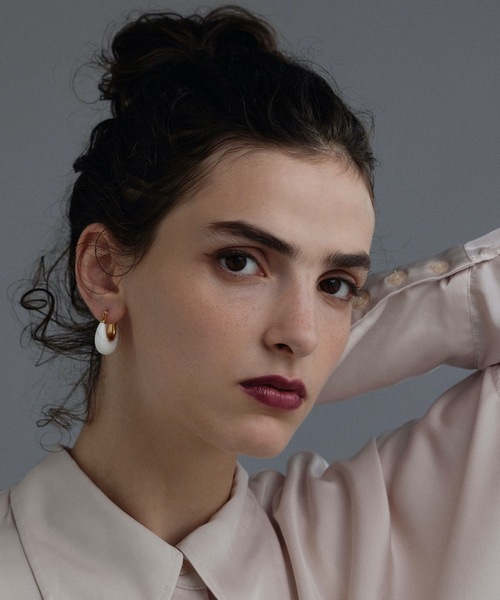 CENE（セネ）の「【CENE】セネ/カラースモールフープピアス（ピアス（両耳用）・レディース・ホワイト/グリーン/クリア・FREE）」の5枚目の写真