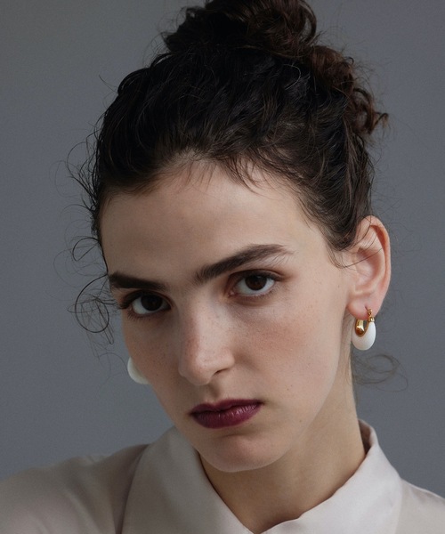 CENE（セネ）の「【CENE】セネ/カラースモールフープピアス（ピアス（両耳用）・レディース・ホワイト/グリーン/クリア・FREE）」の8枚目の写真