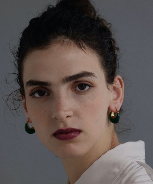 CENE（セネ）の「【CENE】セネ/カラースモールフープピアス（ピアス（両耳用）・レディース・ホワイト/グリーン/クリア・FREE）」の10枚目の写真