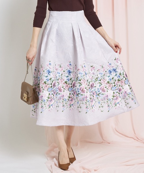 tocco closet(トッコ クローゼット)の「フラワープリント×ローズジャガードタックフレアスカート(スカート・レディース・ピンク/ブルー・M)」の2枚目の写真